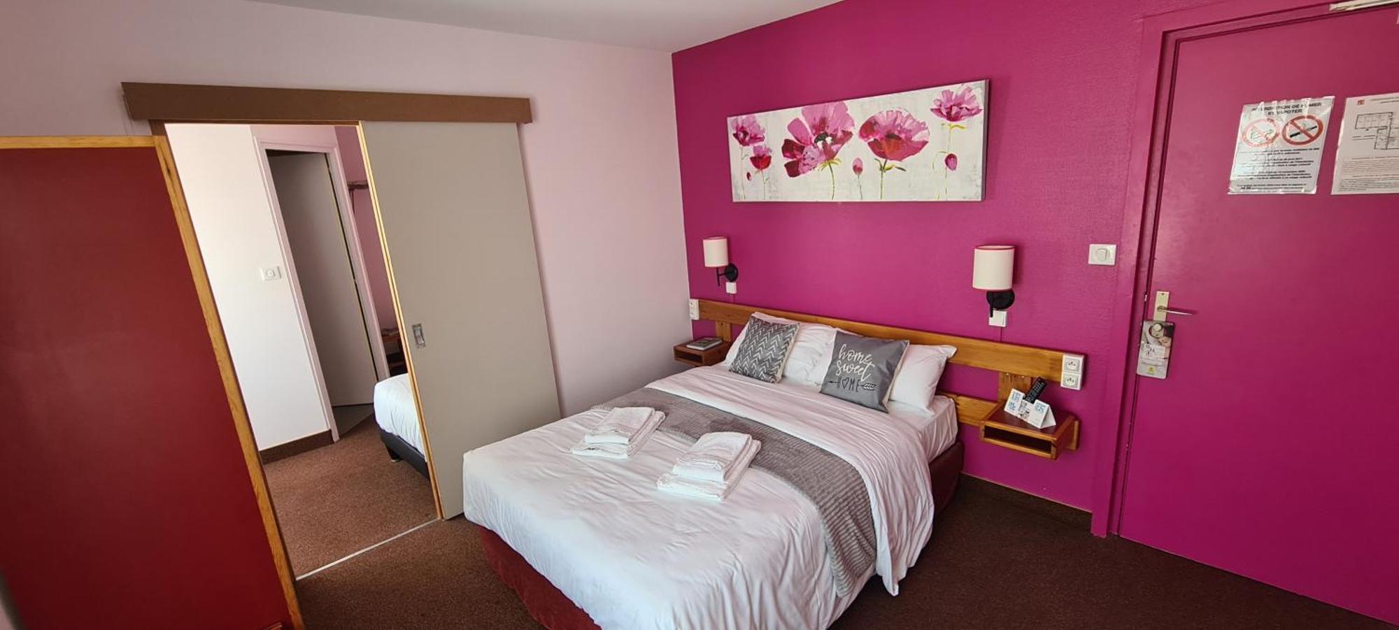 Le 120 - Groupe Logis Hotels - Ex Auberge La Terrasse La Chataigneraie  ภายนอก รูปภาพ