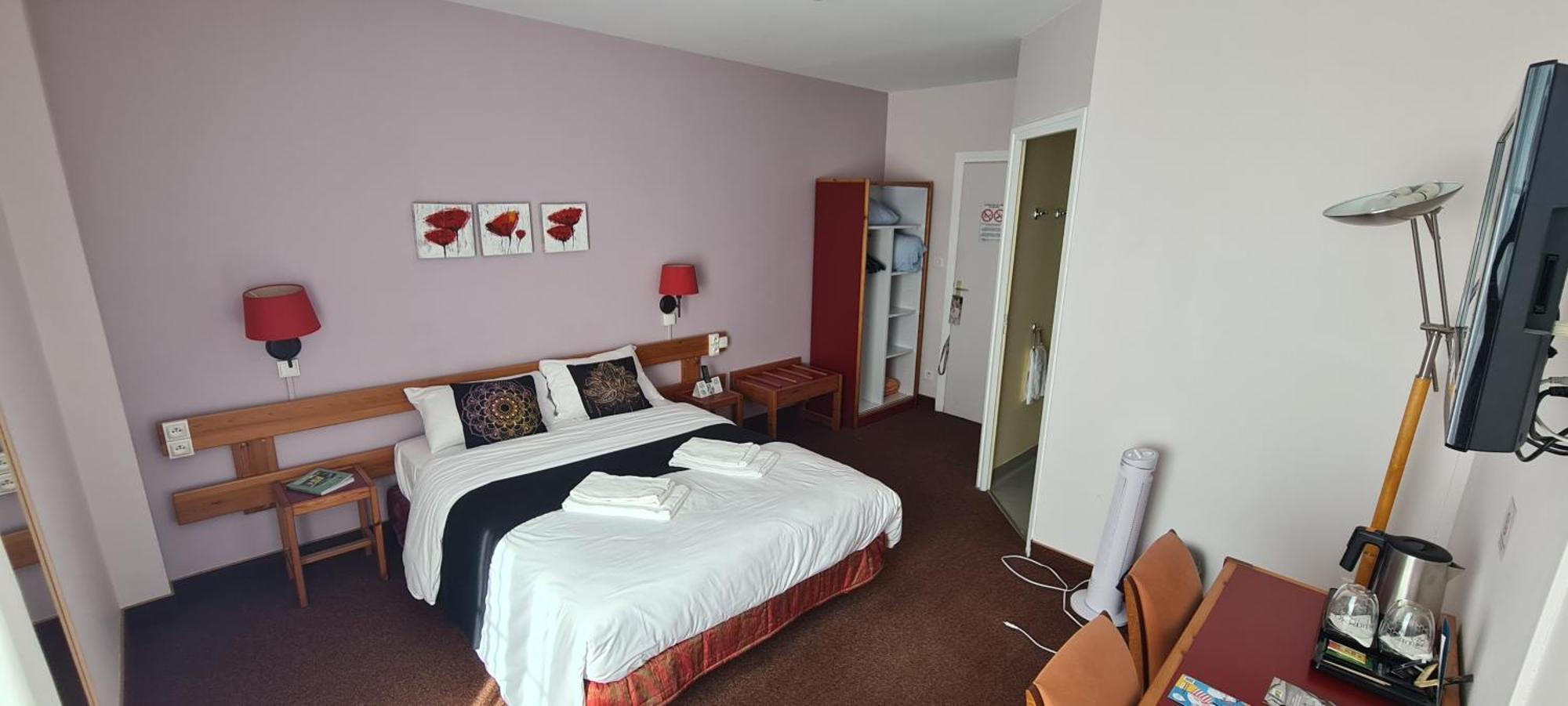 Le 120 - Groupe Logis Hotels - Ex Auberge La Terrasse La Chataigneraie  ภายนอก รูปภาพ