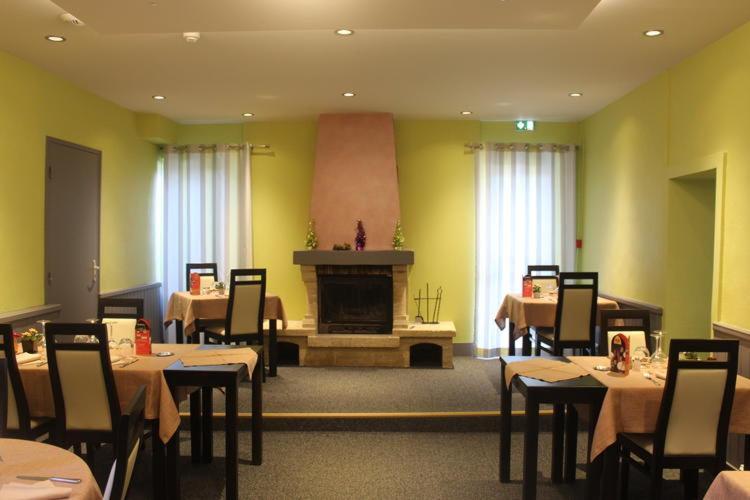 Le 120 - Groupe Logis Hotels - Ex Auberge La Terrasse La Chataigneraie  ภายนอก รูปภาพ